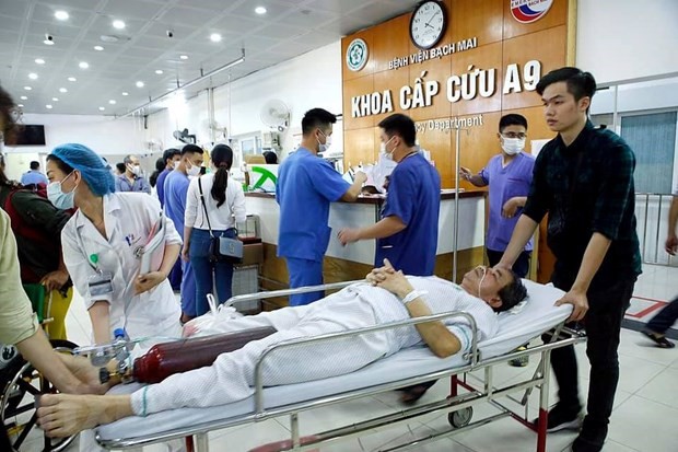 Bệnh nhân cấp cứu tại Bệnh viện Bạch Mai. (Ảnh: Dương Ngọc/TTXVN).