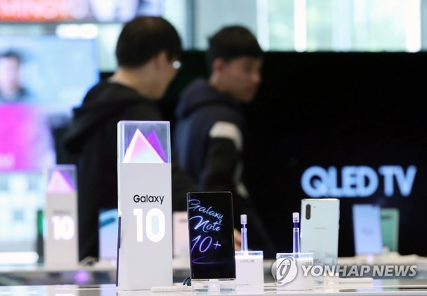 Điện thoại thông minh Galaxy Note10 của Samsung tại một cửa hàng bán lẻ ở Seoul. (Nguồn: Yonhap).