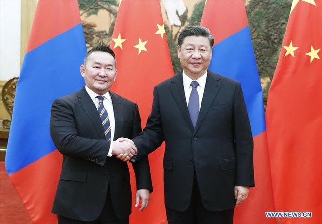 Tổng thống Mông Cổ Khaltmaa Battulga và Chủ tịch Trung Quốc Tập Cận Bình. Ảnh: Tân Hoa xã.
