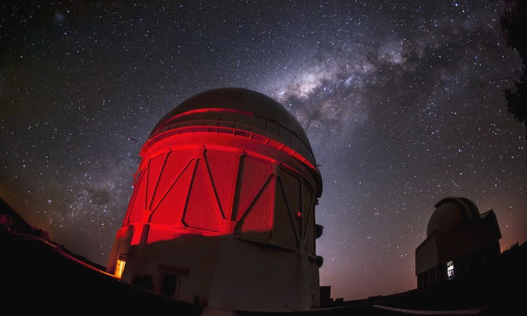 Kính viễn vọng Blanco, Chile, được sử dụng trong dự án Khảo sát Năng lượng Tối. Ảnh: Digital Trends.