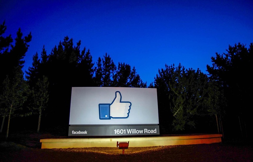 Biểu tượng nút like ở trụ sở Facebook, Menlo Park, California, Mỹ. (Nguồn: Getty Images).