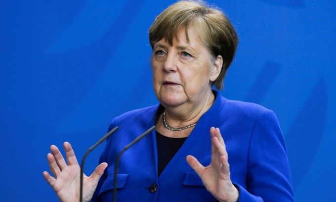 Thủ tướng Merkel họp báo tại Berlin hôm 20/4. Ảnh: Reuters.