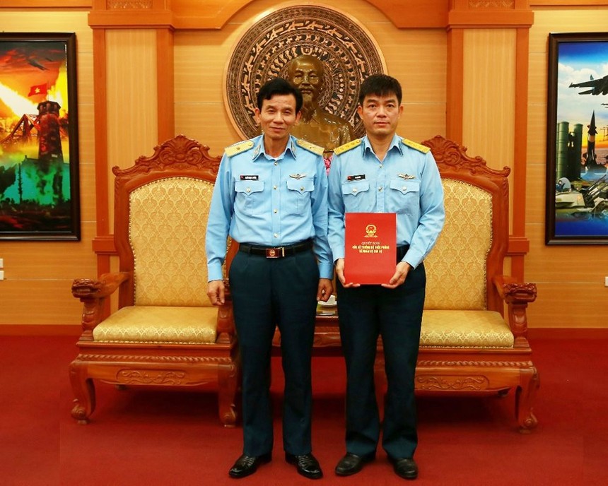 Thượng tá Phạm Lâm, Phó Viện trưởng Viện Kiểm sát quân sự Quân chủng Phòng không-Không quân nhận quyết định giữ chức vụ Viện trưởng Viện Kiểm sát quân sự Quân chủng Phòng không – Không quân.