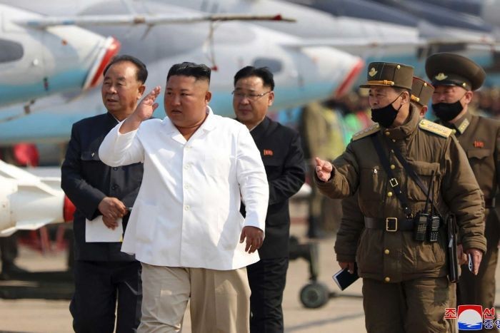 Nhà lãnh đạo Triều Tiên Kim Jong-un (áo trắng) - Ảnh: Reuters.
