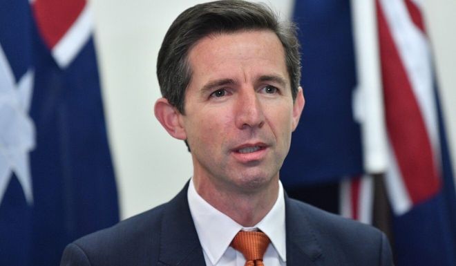Bộ trưởng Thương mại Australia Simon Birmingham (Ảnh: EPA-EPE).