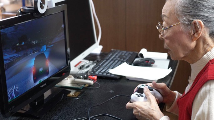 Game thủ youtuber lớn tuổi nhất trên thế giới: 90 tuổi vẫn chơi GTA V, Call of Duty