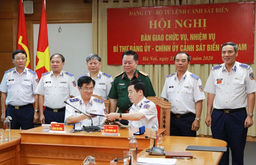 Lãnh đạo Bộ Quốc phòng, Bộ Tư lệnh Cảnh sát biển chứng kiến lễ bàn giao chức vụ, nhiệm vụ Bí thư Đảng ủy - Chính ủy Cảnh sát biển Việt Nam.