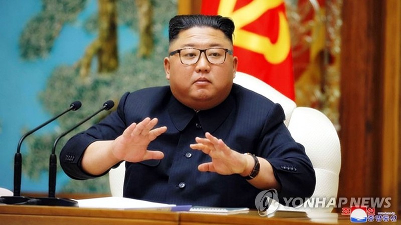 Chủ tịch Triều Tiên Kim Jong-un phát biểu tại cuộc họp Bộ chính trị Đảng Lao động Triều Tiên ngày 11/4. Ảnh: KCNA.