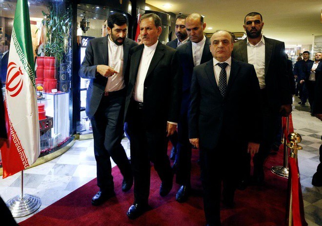 Thủ tướng Syria Imad Khamis (thứ 2 từ phải sang) trong cuộc tiếp đón Phó tổng thống Iran Eshaq Jahangiri (thứ 2 từ trái sang) tại Damascus hồi năm 2019. Ảnh: 
Reuters.