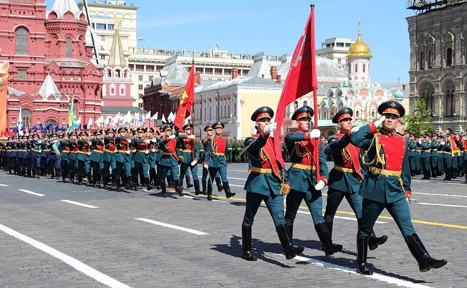 Duyệt binh trên Quảng trường Đỏ. (Ảnh: Kremlin.us).