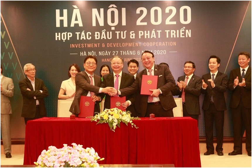 Đại diện Tp Hà Nội và Tập đoàn Tân Hoàng Minh ký kết biên bản ghi nhớ cam kết đầu tư dự án Thành phố vệ tinh thông minh Xuân Mai Smart City .