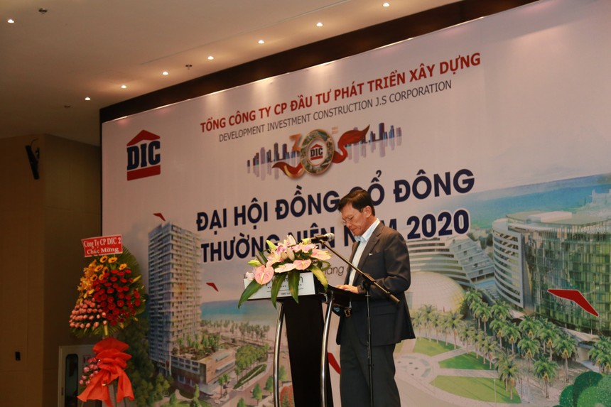 Ông Nguyễn Thiện Tuấn – Chủ tịch HĐQT DIG trình bày báo cáo của HĐQT về hoạt động năm 2019.