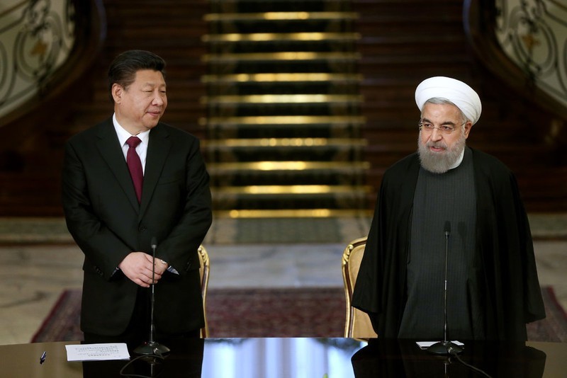 Chủ tịch Trung Quốc Tập Cận Bình và Tổng thống Iran Hassan Rouhani năm 2016. Ảnh: AP.