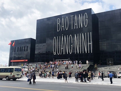 Lượng khách đến Bảo tàng Quảng Ninh tăng mạnh dịp cuối tuần. Ảnh: baoquangninh.com.vn.