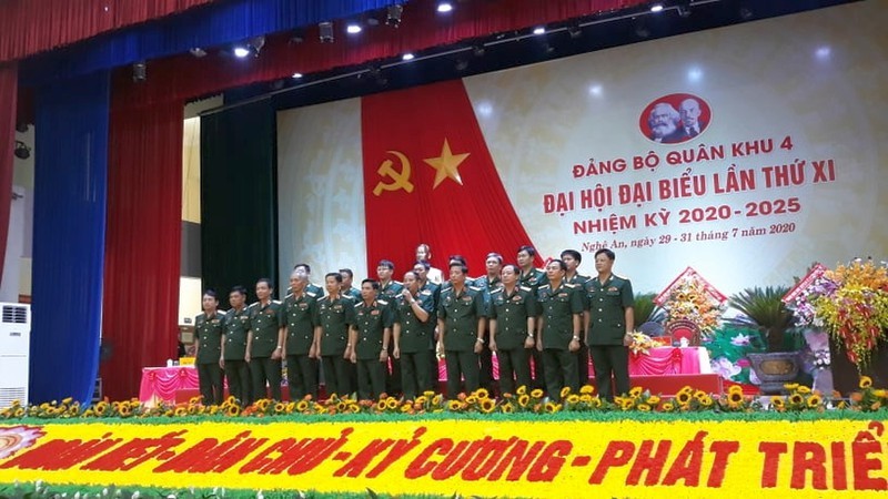 Ban Chấp hành Đảng bộ Quân khu nhiệm kỳ 2020-2025 ra mắt Đại hội.