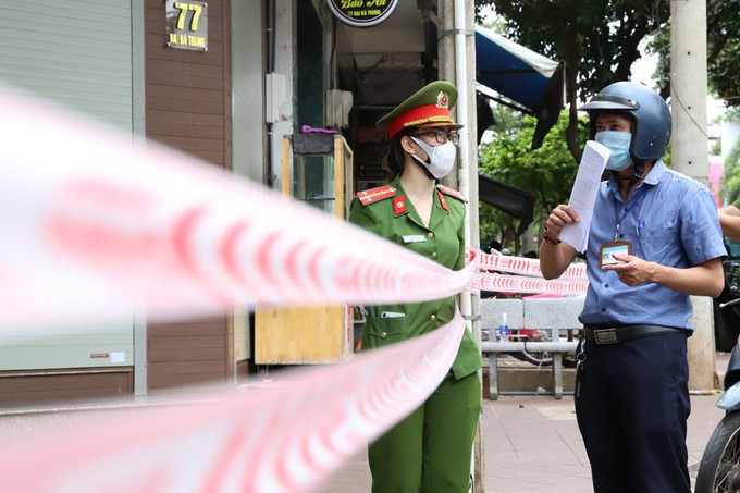 Cảnh sát chốt chặn ở 4 khu phố Buôn Ma Thuột, trưa 2/8.