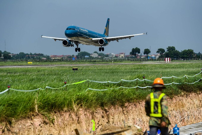 Sân bay Nội Bài đang được sửa chữa đường băng, đường lăn nên giảm tần suất khai thác bay.