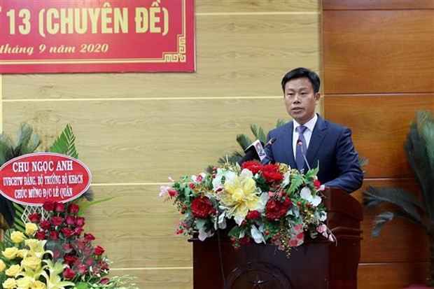 Phó Bí thư Tỉnh ủy Cà Mau Lê Quân phát biểu nhận nhiệm vụ sau khi được bầu giữ chức Chủ tịch Ủy ban Nhân dân tỉnh khóa IX, nhiệm kỳ 2016-2021 tại Kỳ họp. (Ảnh: Kim Há/TTXVN).