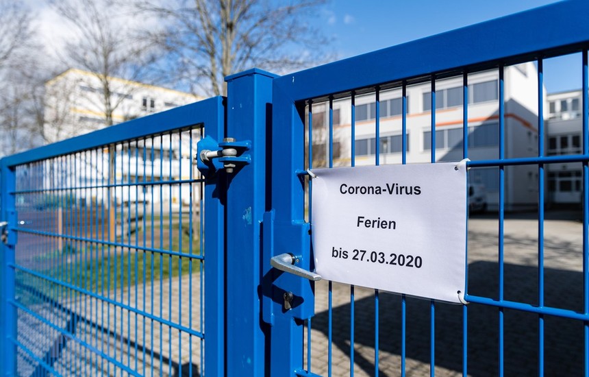 Một trường học phải đóng cửa do dịch COVID-19 tại Halle/Saale, Đức hồi tháng Tư. (Ảnh: AFP/TTXVN).