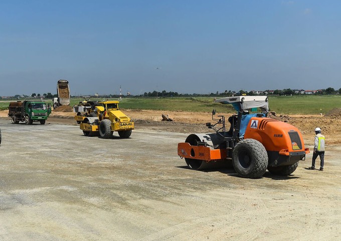 Sân bay Nội Bài đang được nâng cấp đường băng, đường lăn.