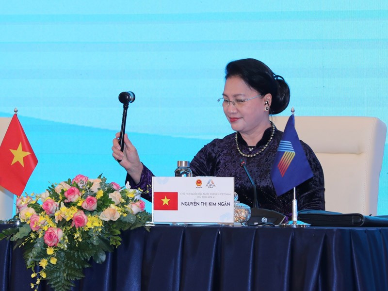 Chủ tịch AIPA 41 Nguyễn Thị Kim Ngân điều hành phiên bế mạc (Ảnh VT).
