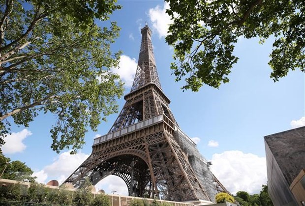 Tháp Eiffel tại thủ đô Paris, Pháp ngày 18/6/2020. (Ảnh: THX/TTXVN).