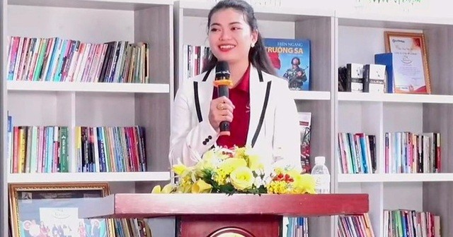 Bà Như điều hành một buổi livestream trấn an khách hàng sau khi Nguyễn Thái Luyện bị bắt.