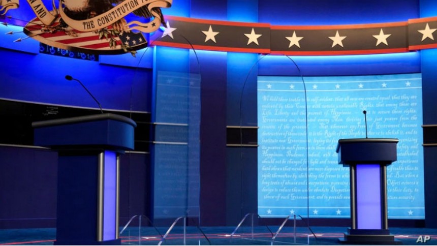 Sẵn sàng cho cuộc tranh luận giữa 2 ứng viên Tổng thống Mỹ (Ảnh: AP).