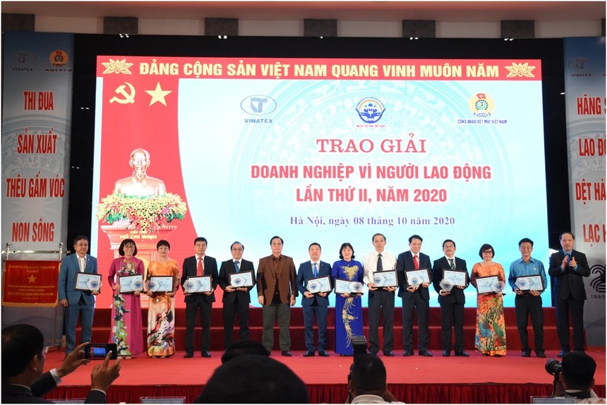 Phong Phú được tôn vinh Doanh nghiệp vì Người lao động cấp ngành năm 2020.