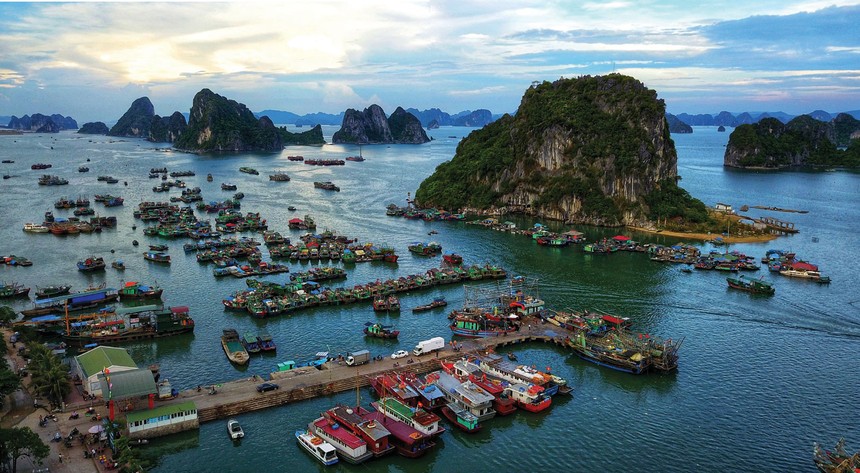 Sản lượng hàng hóa qua cảng Quảng Ninh liên tục sụt giảm kể từ năm 2011. Ảnh: Dũng Minh.