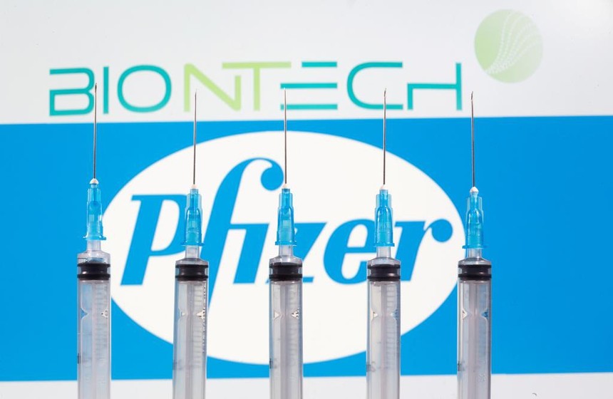 Ứng viên vắc xin do Pfizer và BioNTech phối hợp sản xuất hiện đã được cả Mỹ và EU đặt hàng (Ảnh minh họa: Reuters).