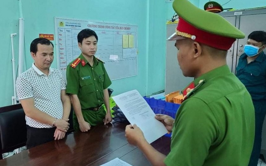 Công an Đà Nẵng đọc lệnh bắt giam La Xuân Thành.