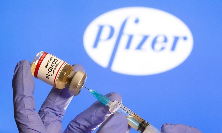 Hai nhà sản xuất vaccine Pfizer và Moderna từ chối họp với ông Trump