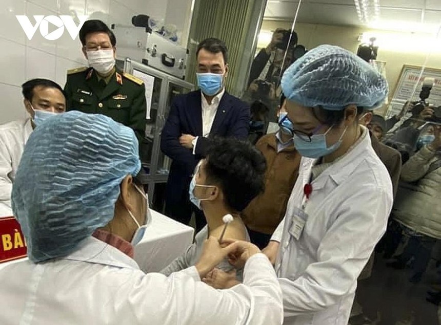3 tình nguyện viên tiêm thử nghiệm vaccine Covid-19 Việt Nam đều ổn định.