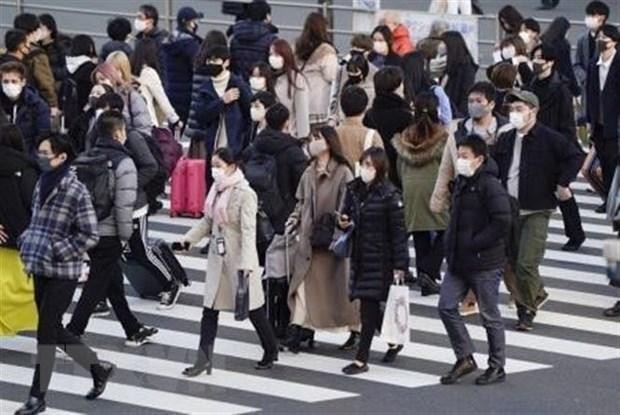 Người dân đeo khẩu trang phòng lây nhiễm COVID-19 tại Tokyo, Nhật Bản, ngày 4/1/2021. (Ảnh: Kyodo/TTXVN).