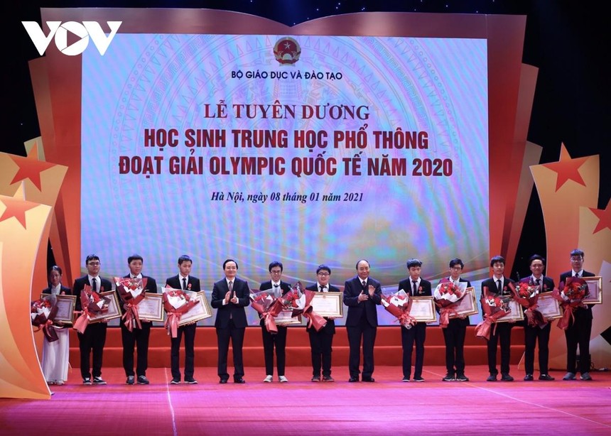 Thủ tướng tuyên dương các học sinh THPT đoạt giải Olympic quốc tế năm 2020