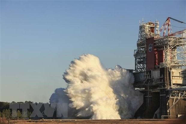 Vụ thử nghiệm động cơ tên lửa của Hệ thống Phóng Không gian (SLS) tại Trung tâm Vũ trụ Stennis ở bang Mississippi, Mỹ ngày 16/1/2021. (Ảnh: AFP/TTXVN).