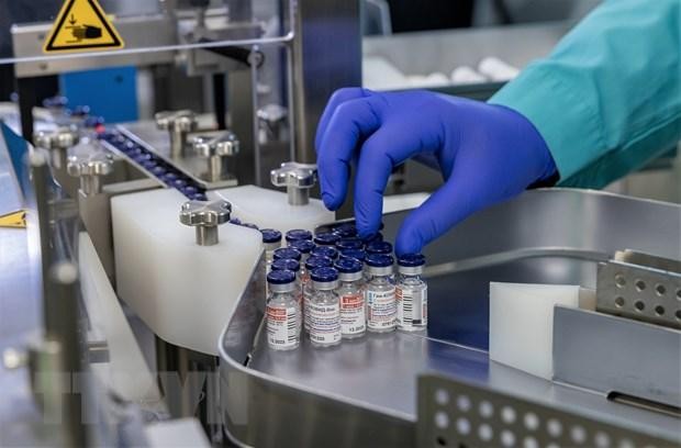Dây chuyển sản xuất vaccine Sputnik V ngừa COVID-19 tại nhà máy dược phẩm ở Karaganda, Kazakhstan, ngày 22/12/2020. (Ảnh: THX/TTXVN).