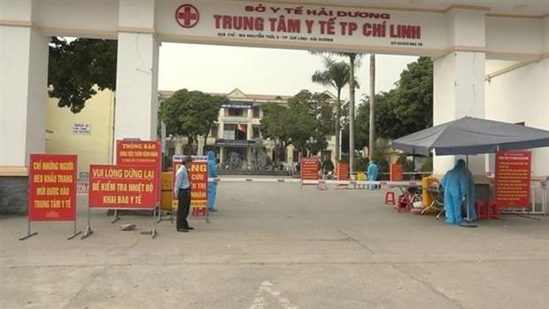 Bệnh viện dã chiến đầu tiên đặt tại Trung tâm y tế thành phố Chí Linh, tính đến trưa 30/1 đã tiếp nhận 120 bệnh nhân COVID-19. (Ảnh: Mạnh Minh/TTXVN).