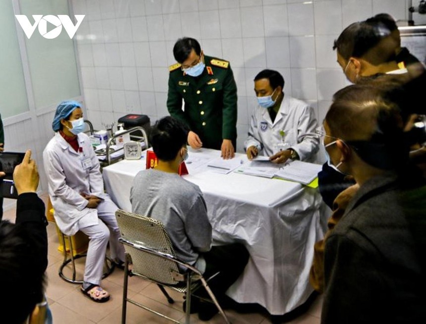 Các tình nguyện viên thử vaccine COVID-19 tại Việt Nam.