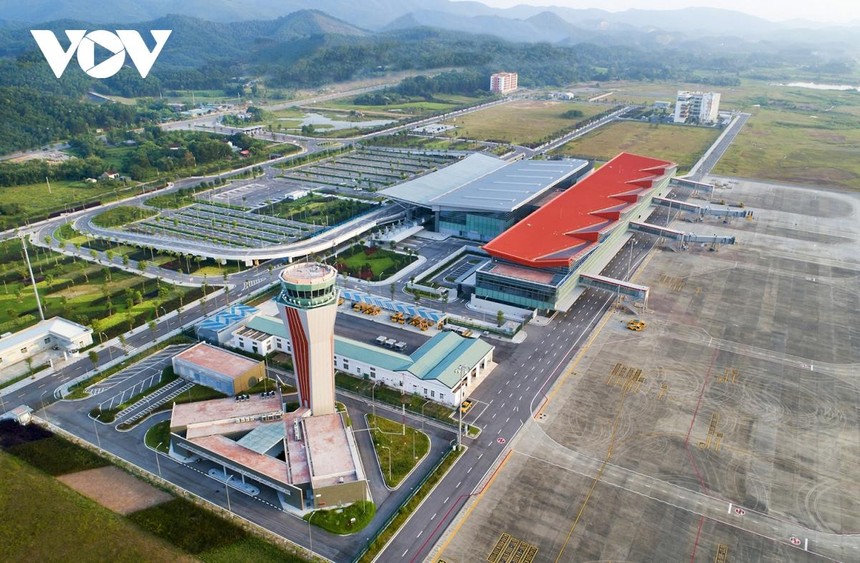 Bộ Giao thông Vận tải (GTVT) vừa quyết định mở cửa khai thác trở lại Cảng hàng không Quốc tế (HKQT) Vân Đồn từ 6h01 ngày 3/3/2021.