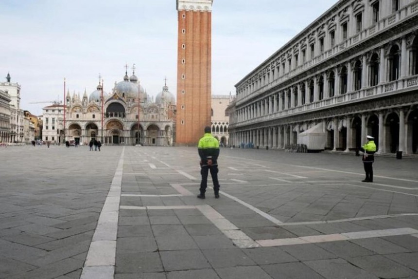 Quảng trường St Mark's ở Venice, Italia vắng vẻ. Ảnh: Reuters.
