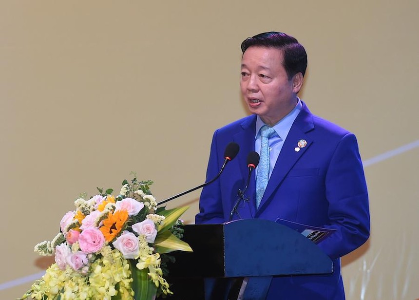 Bộ trưởng Bộ Tài nguyên và Môi trường Trần Hồng Hà phát biểu tại Hội nghị lẩn về phát triển bền vững ĐBSCL thích ứng với biển đổi khí hậu (Ảnh: VGP/Quang Hiếu).
