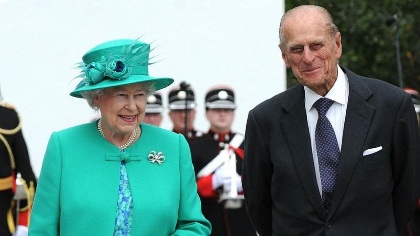 Nữ hoàng Anh Elizabeth và phu quân, Hoàng thân Philip (Ảnh: Daily Mail).