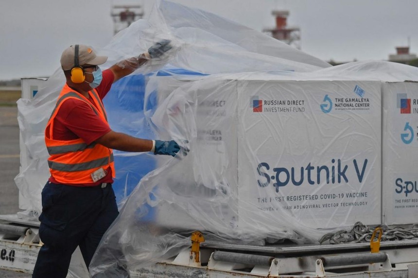 Hungary sẽ đánh giá vắc xin Sputnik V để sử dụng ở Slovakia. Ảnh: AFP.