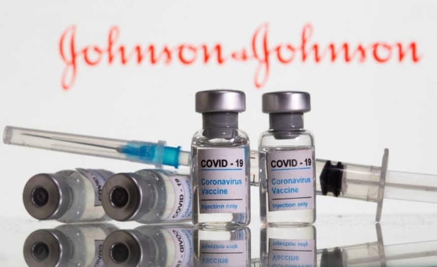 Mỹ dự kiến tạm dừng vaccine ngừa Covid-19 của Johnson & Johnson. (Ảnh: KT).