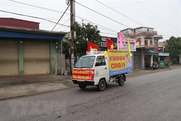 Xe tuyên truyền lưu động về phòng, chống dịch COVID-19 tại huyện Kim Thành, tỉnh Hải Dương. (Ảnh: Mạnh Minh/TTXVN).