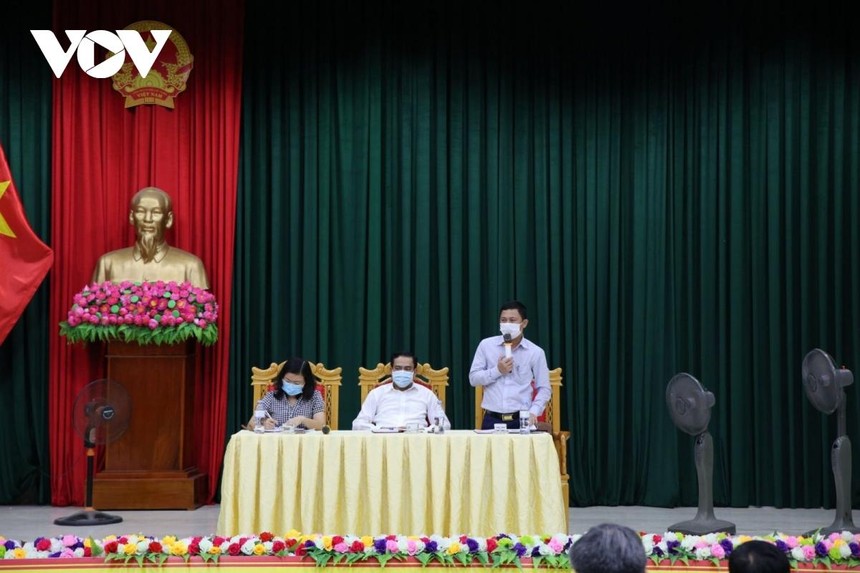 Chủ tịch UBND tỉnh Hà Tĩnh chủ trì cuộc họp.