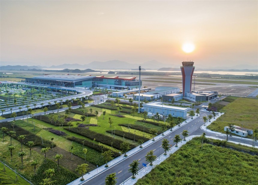 Cảng hàng không quốc tế Vân Đồn – Sân bay quốc tế đầu tiên do tư nhân xây dựng.