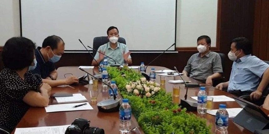 Họp khẩn trong đêm về triển khai test nhanh tại huyện Việt Yên, Bắc Giang.
